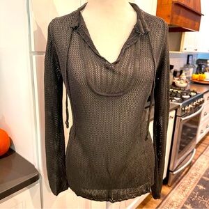 Isda & Co Womens Mesh Crochet Pullover Top Size M Gray Neutral Fairy Bohemian